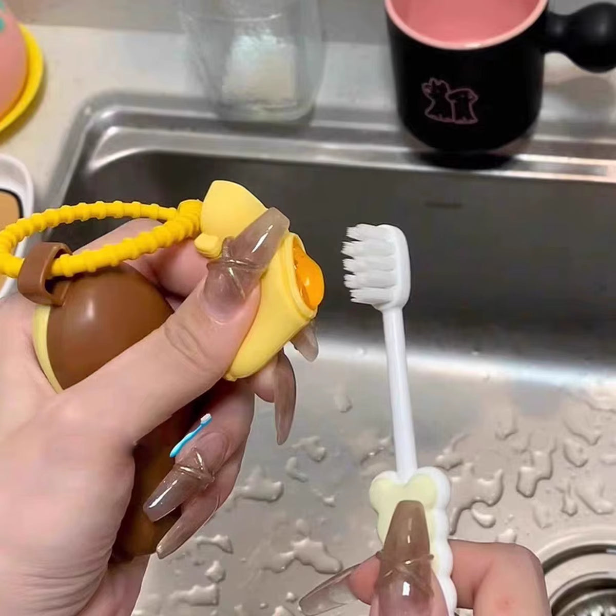 Travel-Ready Banana Toothbrush Protector with Built-In Toothpaste Storage - The Ultimate Compact Solution for Hygiene on the Go!